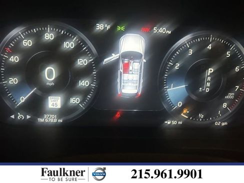 Used 2020 Volvo XC60 T6 Momentum image 1