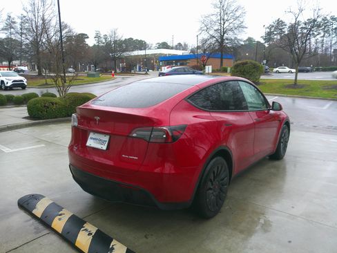 Used 2023 Tesla Model Y Long Range image 11