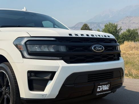 Used 2023 Ford Expedition Limited RWD image 16