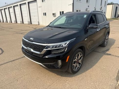 Used 2021 Kia Seltos SX w/ SX Sunroof Package AWD/4WD image 3
