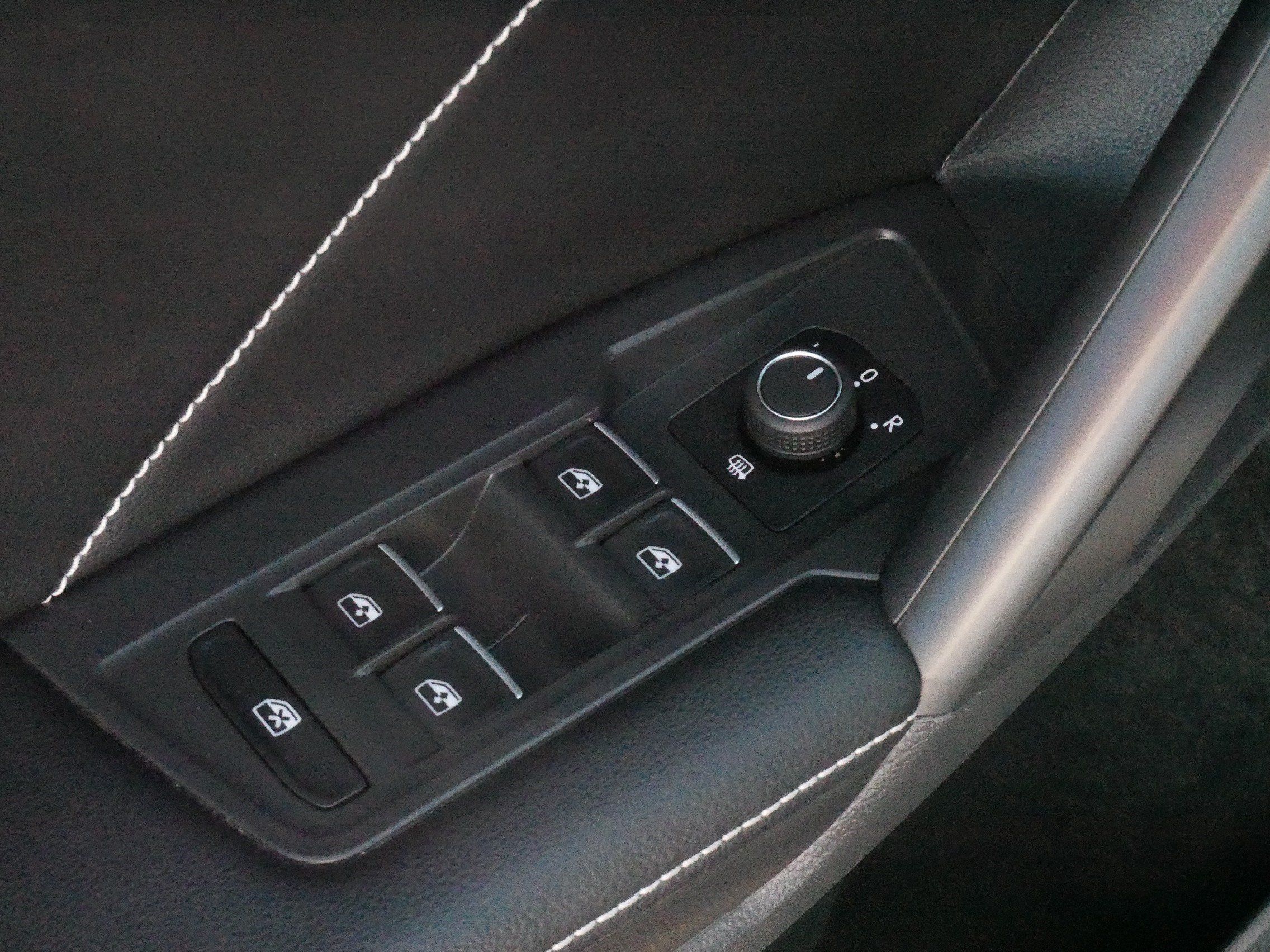 Certified 2024 Volkswagen Tiguan SE R-Line AWD/4WD image 19