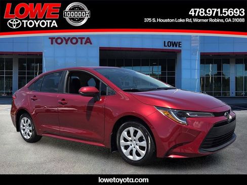 Used 2025 Toyota Corolla LE FWD image 1