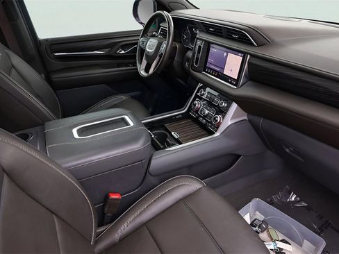 Used 2021 GMC Yukon Denali w/ Denali Premium Package image 33