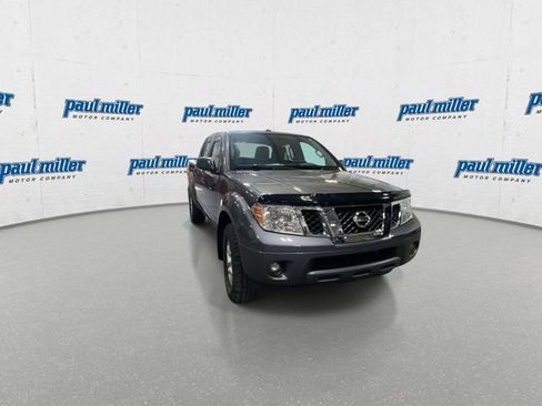 Used 2016 Nissan Frontier SV w/ SV Value Truck Package AWD/4WD image 3