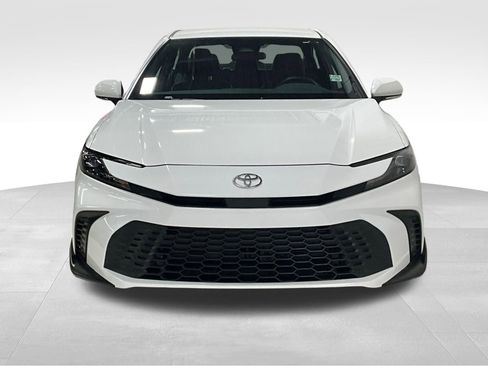 Used 2026 Toyota Camry SE FWD image 2