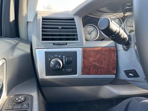 Used 2008 Chrysler Town & Country Touring w/ Family Value Group image 36