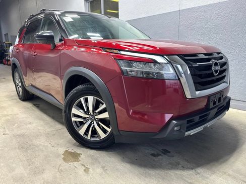 Used 2022 Nissan Pathfinder SL AWD/4WD image 2