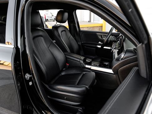 Used 2021 Mercedes-Benz GLB 250 w/ Premium Package image 30