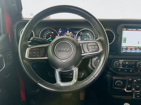 Used 2022 Jeep Wrangler Unlimited Sahara AWD/4WD image 17