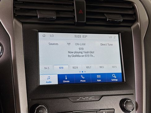 Used 2020 Ford Fusion SEL FWD image 21