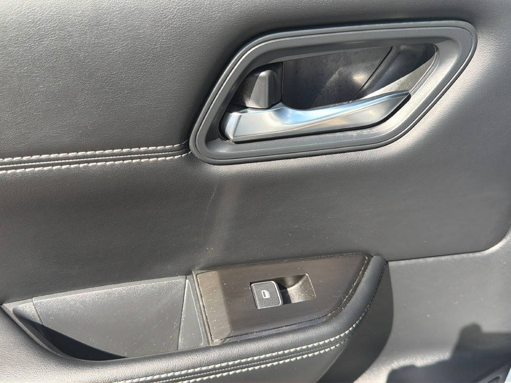 Certified 2025 Nissan Rogue SL w/ SL Premium Package FWD image 27