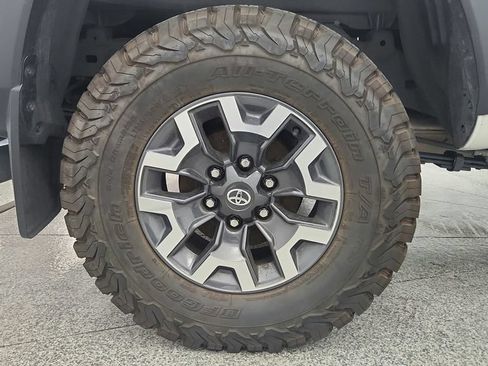 Used 2023 Toyota Tacoma TRD Off-Road w/ Advanced Technology Package AWD/4WD image 45