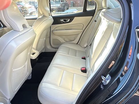 Used 2019 Volvo S60 T5 Momentum w/ Premium Package image 11