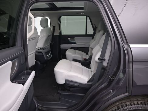 Certified 2025 Ford Expedition Platinum w/ Driver's Package AWD/4WD image 21