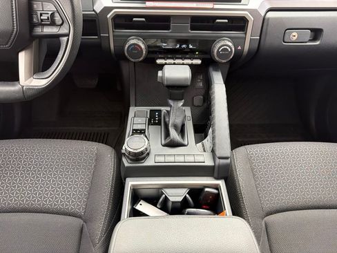 Used 2025 Toyota 4Runner SR5 AWD/4WD image 27