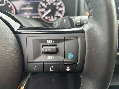 Used 2023 Nissan Rogue SL w/ SL Premium Package image 11