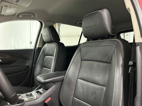 Used 2018 GMC Terrain Denali w/ Advanced Safety Package image 24