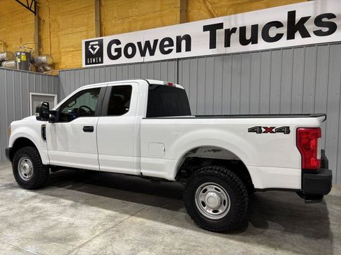 Used 2017 Ford F250 XL w/ Power Equipment Group image 5