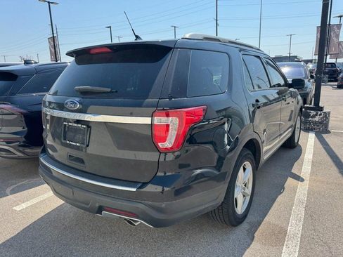 Used 2018 Ford Explorer XLT w/ Equipment Group 202A FWD image 3