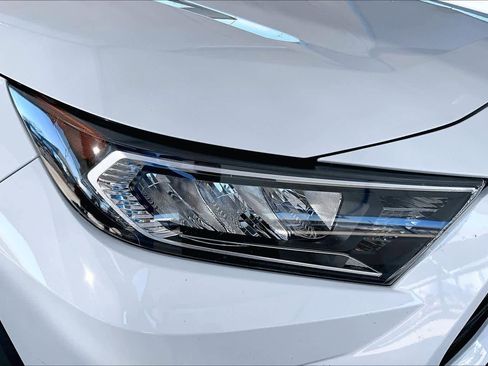 Used 2020 Toyota RAV4 XLE image 27