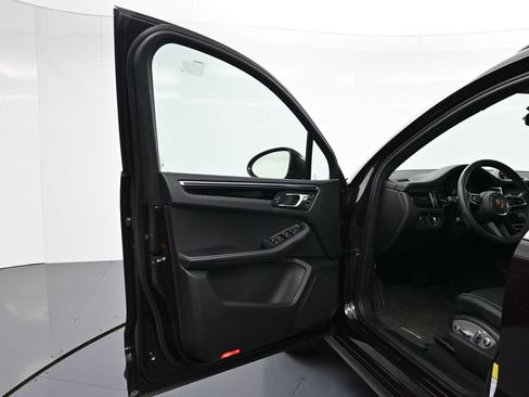 Used 2026 Porsche Macan image 16