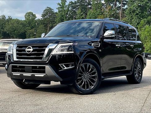 Used 2022 Nissan Armada Platinum w/ Captain's Chairs Package RWD image 2