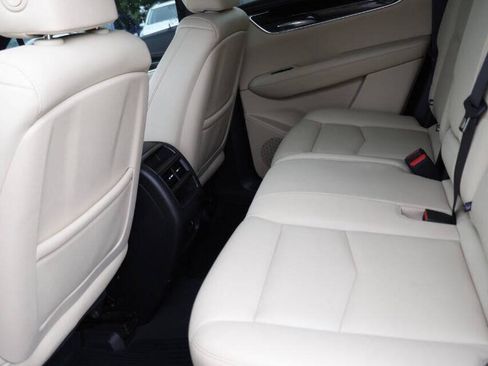 Used 2018 Cadillac XT5 FWD image 16