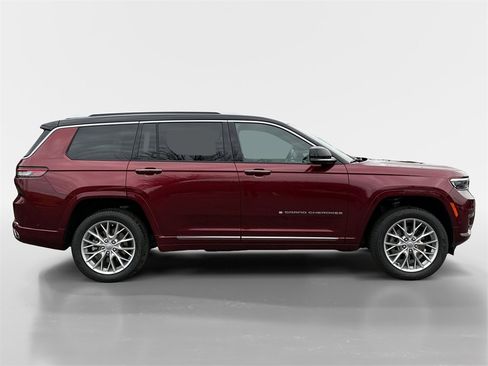 Used 2023 Jeep Grand Cherokee L Summit w/ Luxury Tech Group V image 3