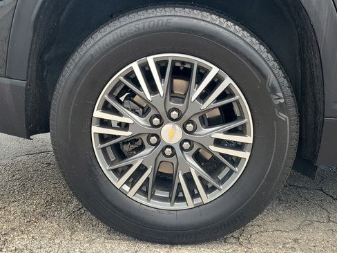 Used 2024 Chevrolet Traverse LT FWD image 2