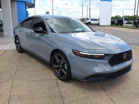 Used 2023 Honda Accord Sport image 1