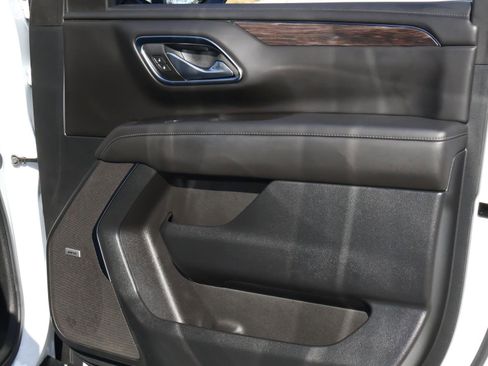 Used 2024 Chevrolet Tahoe Z71 w/ Luxury Package image 17