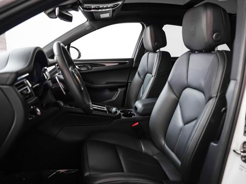 Used 2025 Porsche Macan Turbo image 5