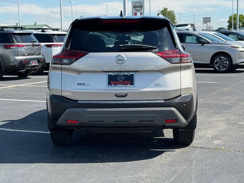 Used 2021 Nissan Rogue SL FWD image 6