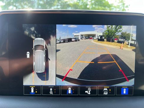 Used 2023 GMC Yukon AT4 w/ Technology Package AWD/4WD image 19