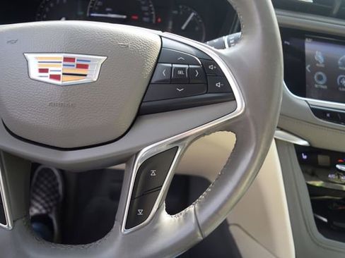 Used 2017 Cadillac XT5 Luxury w/ Driver Awareness Package FWD image 5