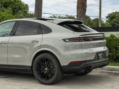 Used 2025 Porsche Cayenne Coupe AWD/4WD image 5