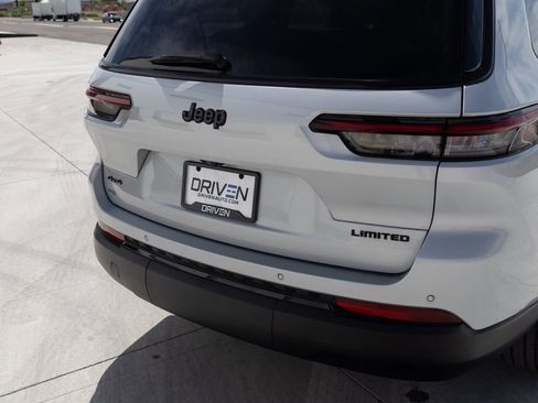 Used 2025 Jeep Grand Cherokee L Limited w/ Luxury Tech Group II AWD/4WD image 10