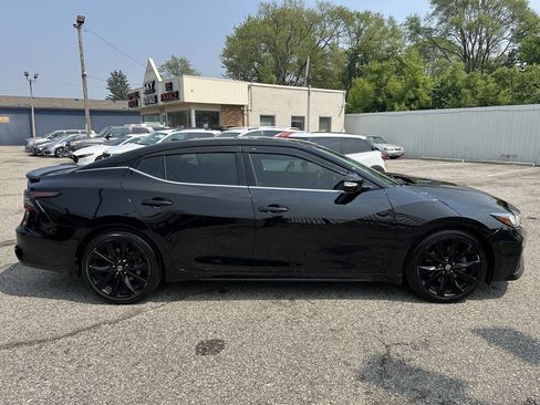 Used 2019 Nissan Maxima SR w/ Premium Package image 8