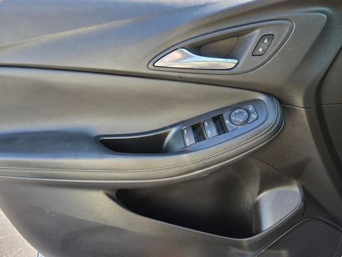 Used 2022 Buick Encore GX Preferred w/ Sport Touring Package FWD image 31