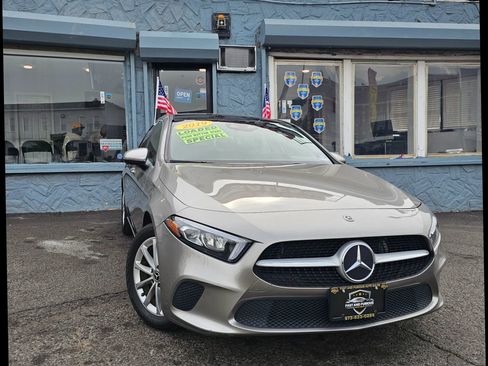 Used 2019 Mercedes-Benz A 220 4MATIC w/ Premium Package image 5