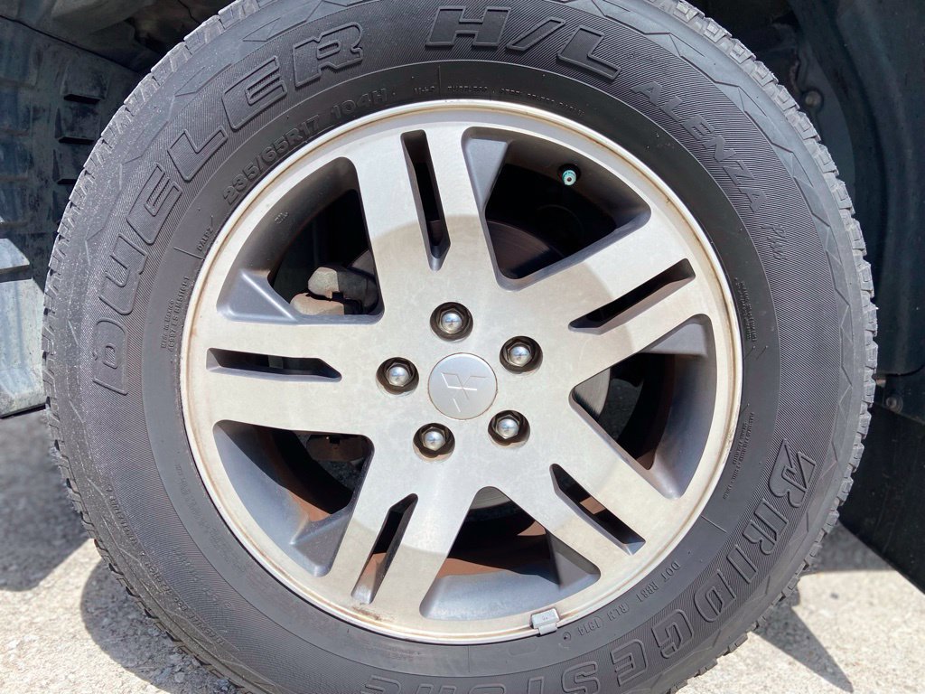 Used 2004 Mitsubishi Endeavor XLS AWD/4WD image 9