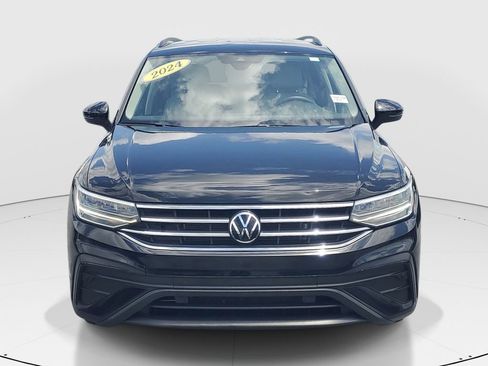 Used 2024 Volkswagen Tiguan S image 2