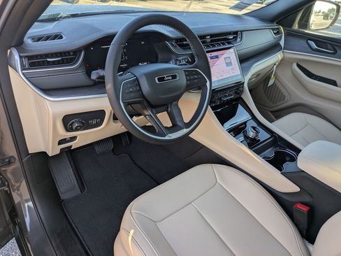 New 2025 Jeep Grand Cherokee L Limited image 15