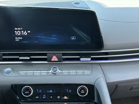 Used 2024 Hyundai Elantra SEL image 18