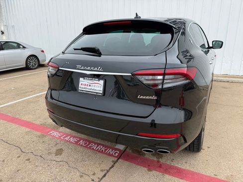 Used 2022 Maserati Levante GT AWD/4WD image 6