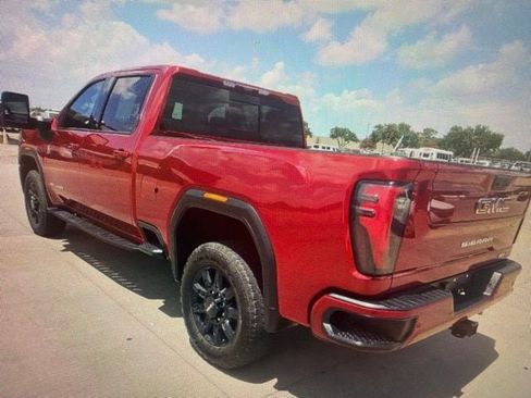 Used 2025 GMC Sierra 2500 AT4 w/ AT4 Premium Plus Package AWD/4WD image 3