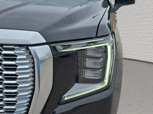 Used 2024 GMC Yukon XL Denali AWD/4WD image 32