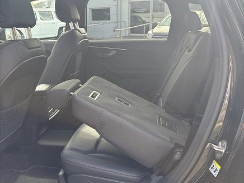 Used 2025 Audi Q7 3.0T Premium Plus image 19