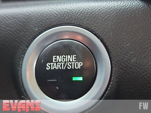 Used 2023 GMC Terrain SLE w/ Driver Convenience Package image 6