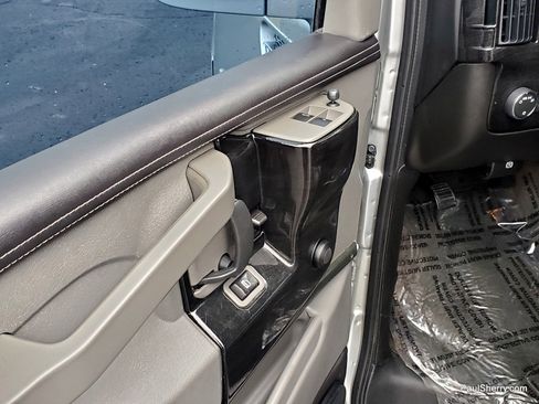 Used 2019 GMC Savana 2500 w/ Enhanced Convenience Package image 40